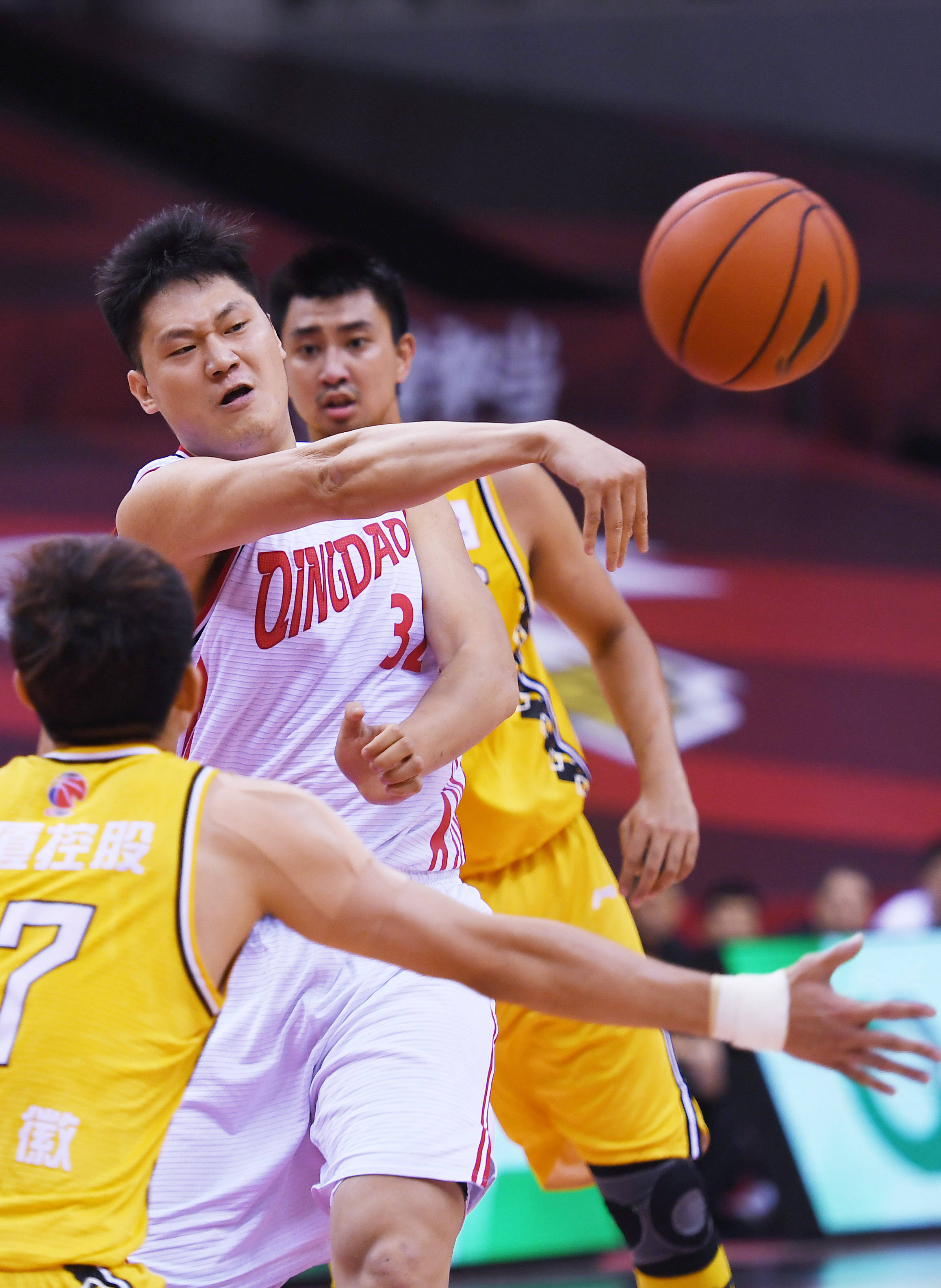 爱游戏导航中心-包含今晨突围战来临，勒沃库森围绕CBA季后赛临场应变，管理层满意，阵容厚度经受考验的词条